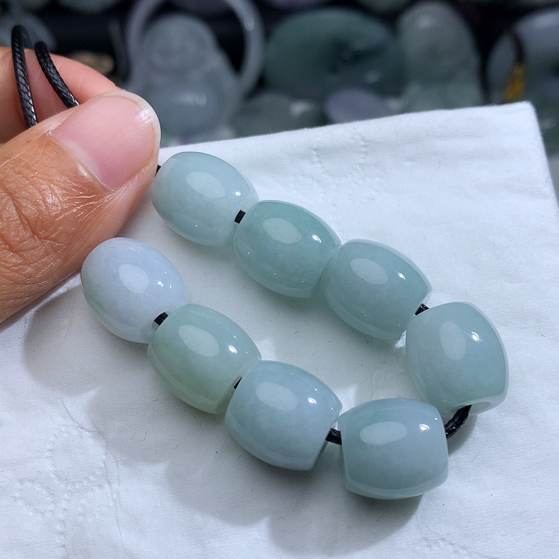 翡翠未镶嵌颈饰多样性发一