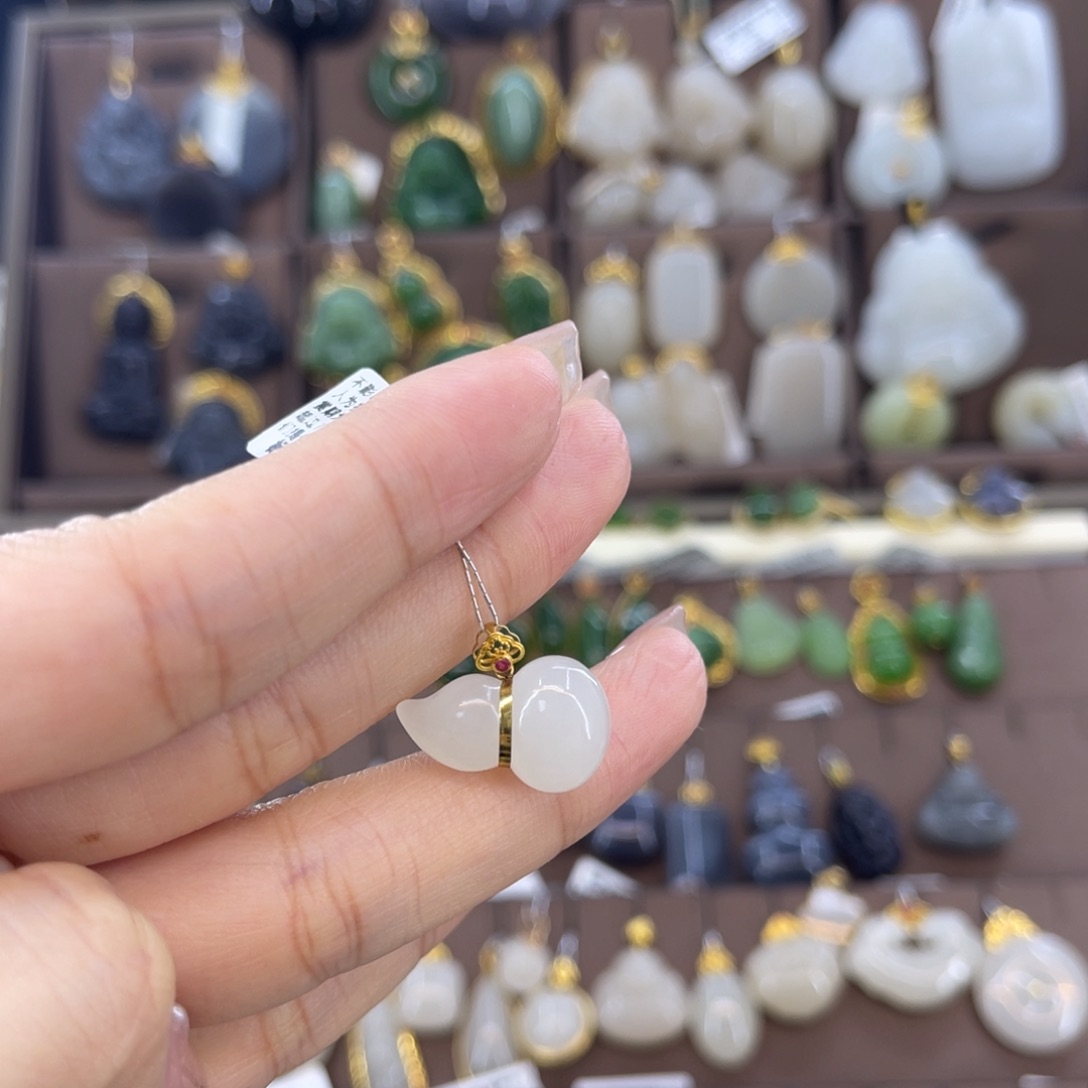 和田玉吊坠(赠链)18K金镶嵌欣*