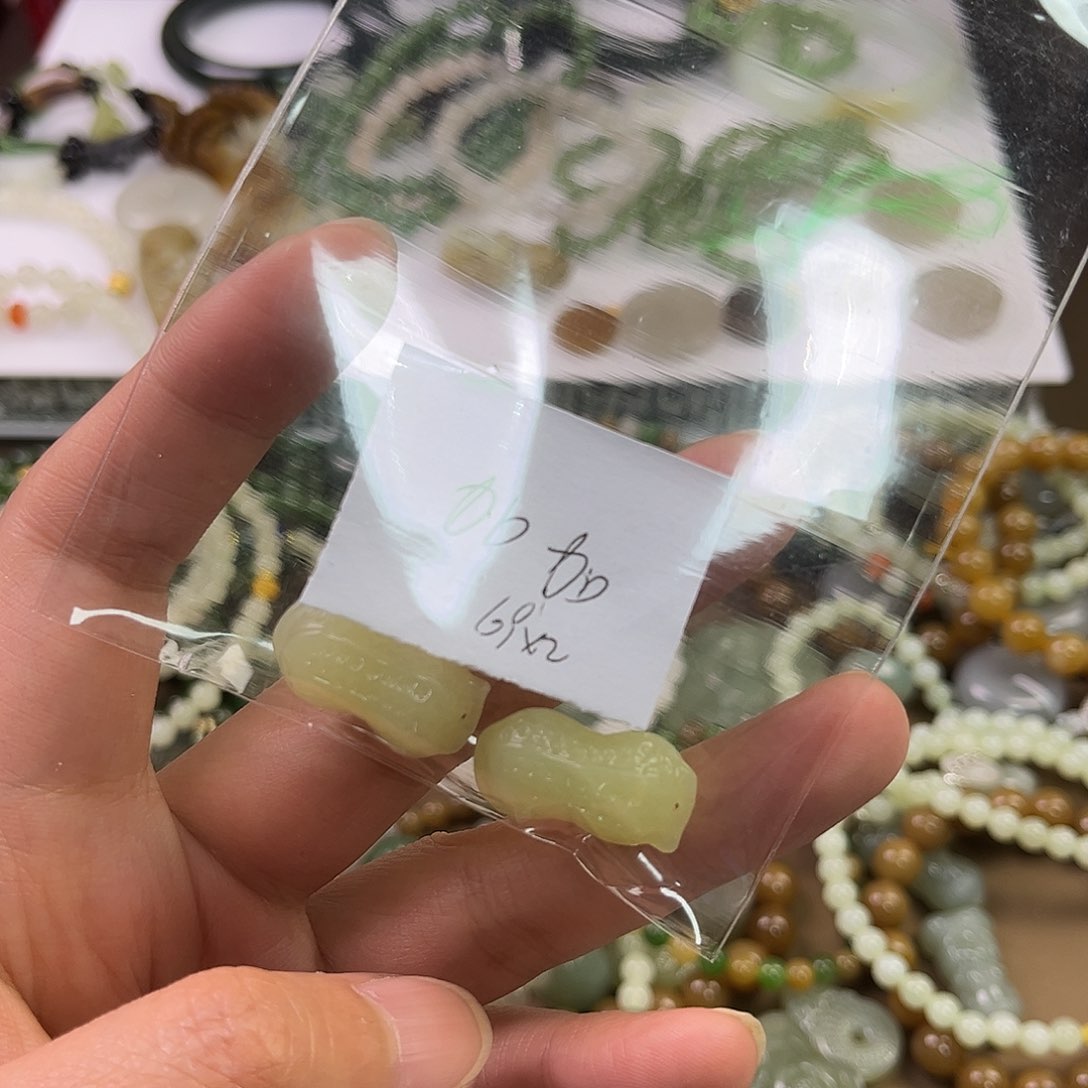 和田玉未镶嵌吊坠(赠链)加****?