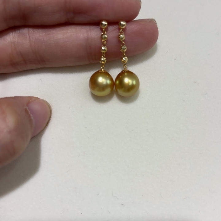 18K金镶嵌海水珍珠耳饰