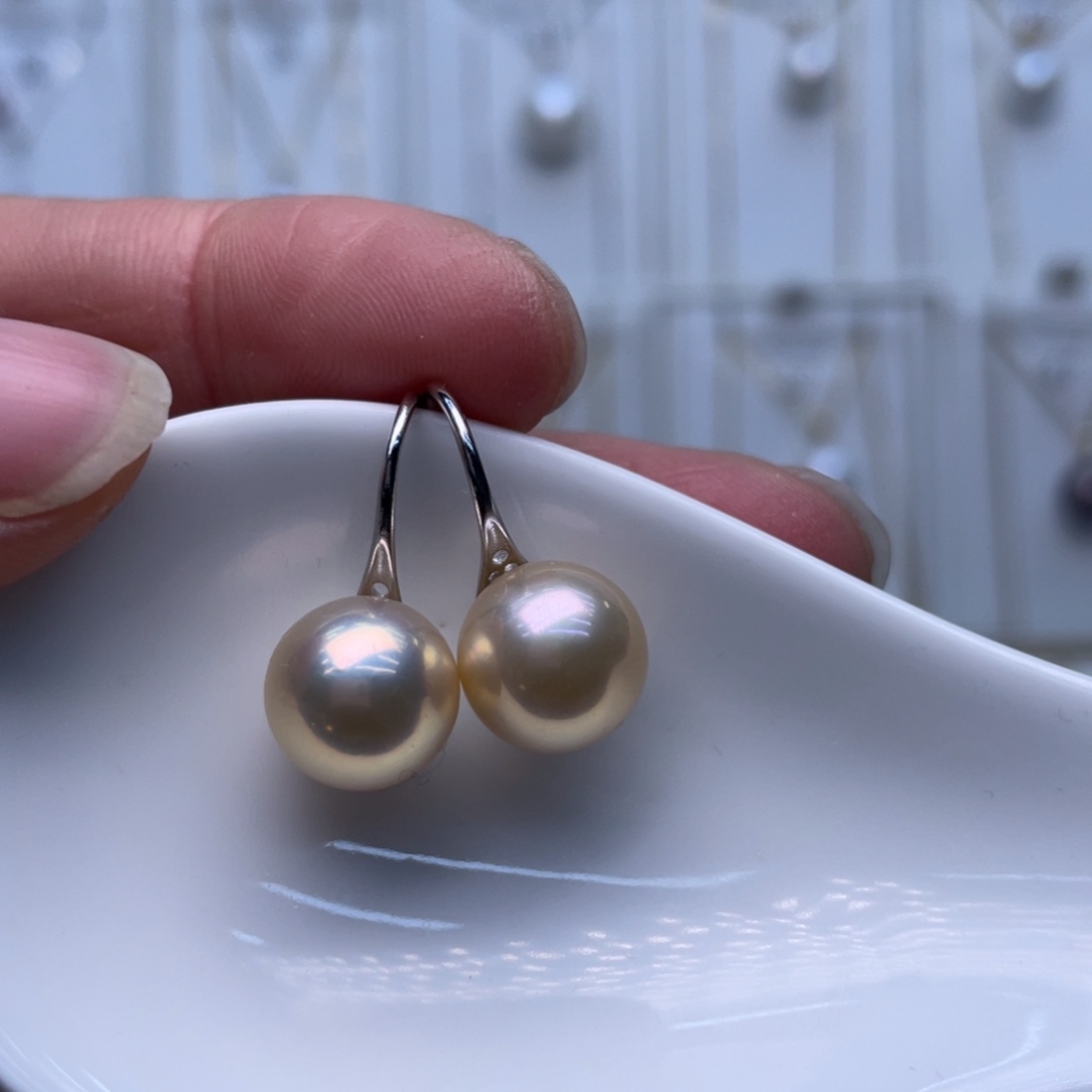 Z***朱耳饰银S925镶嵌淡水珍珠