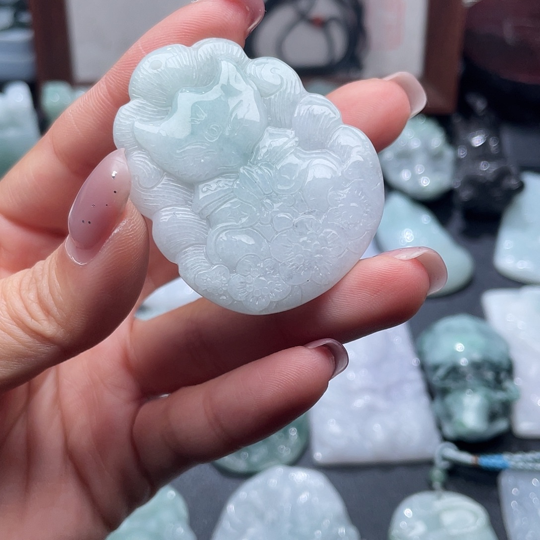 小***绵翡翠未镶嵌颈饰翡翠