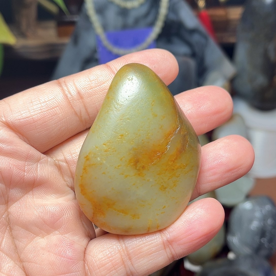 和田玉颈饰未镶嵌D****?