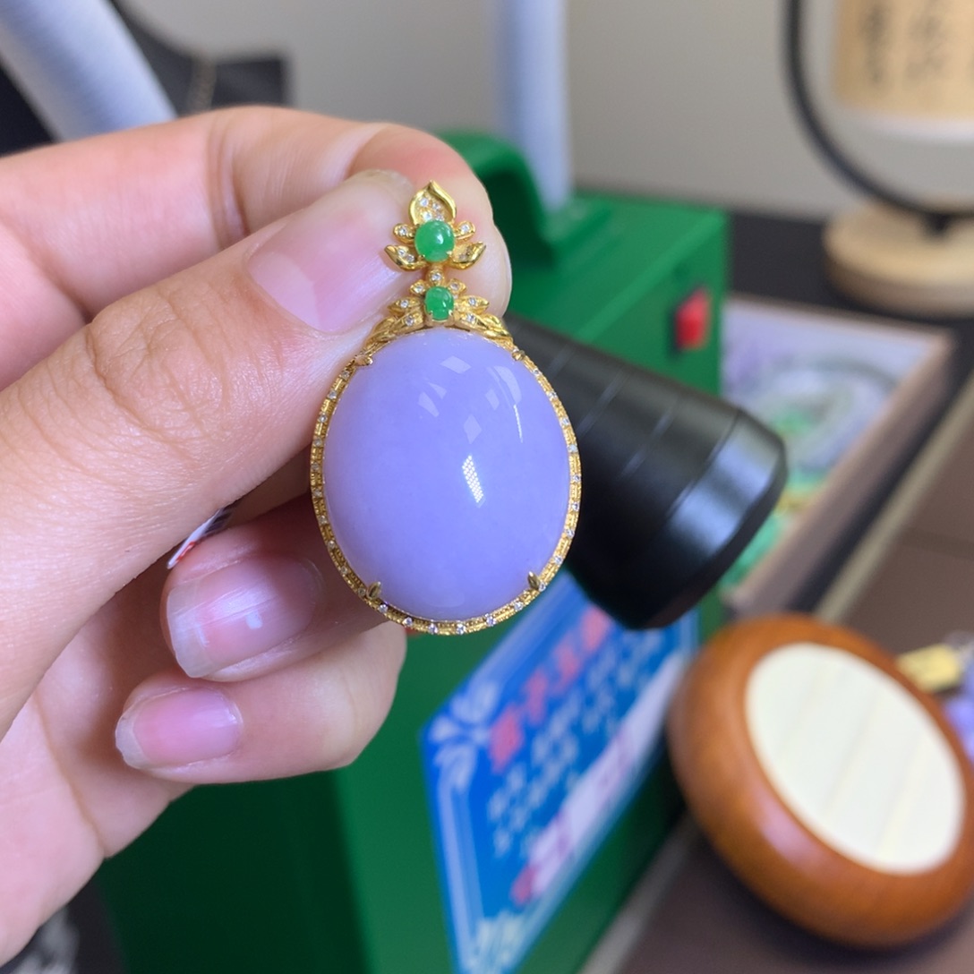 翡翠颈饰18K金镶嵌翡翠