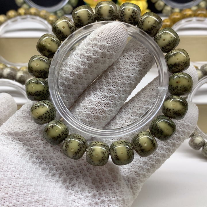 手串星月菩提23号 绿包白凤眼细星无烟花13/12