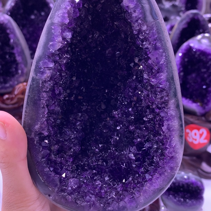 织绣乌拉圭紫水晶