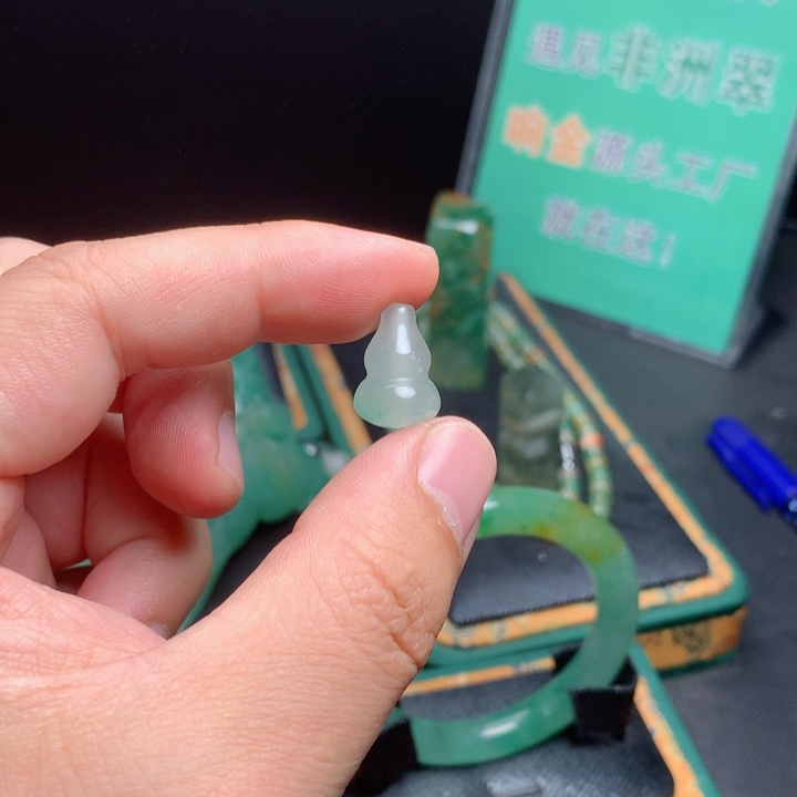 石英质玉未镶嵌颈饰