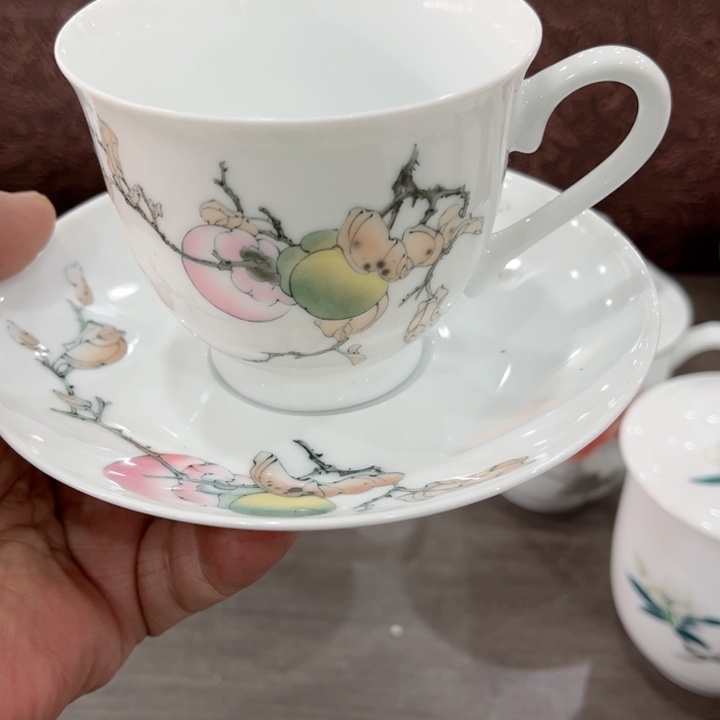 碗釉下五彩的瓷器和瓷器