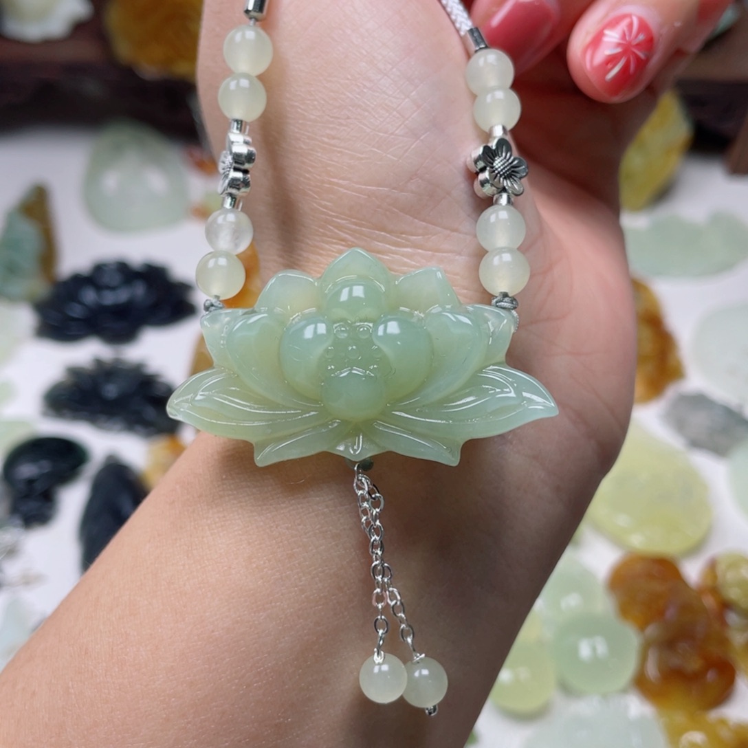 蛇纹石玉颈饰未镶嵌