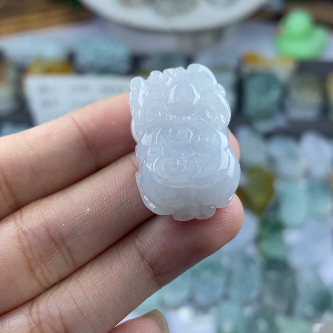 翡翠未镶嵌颈饰貔貅