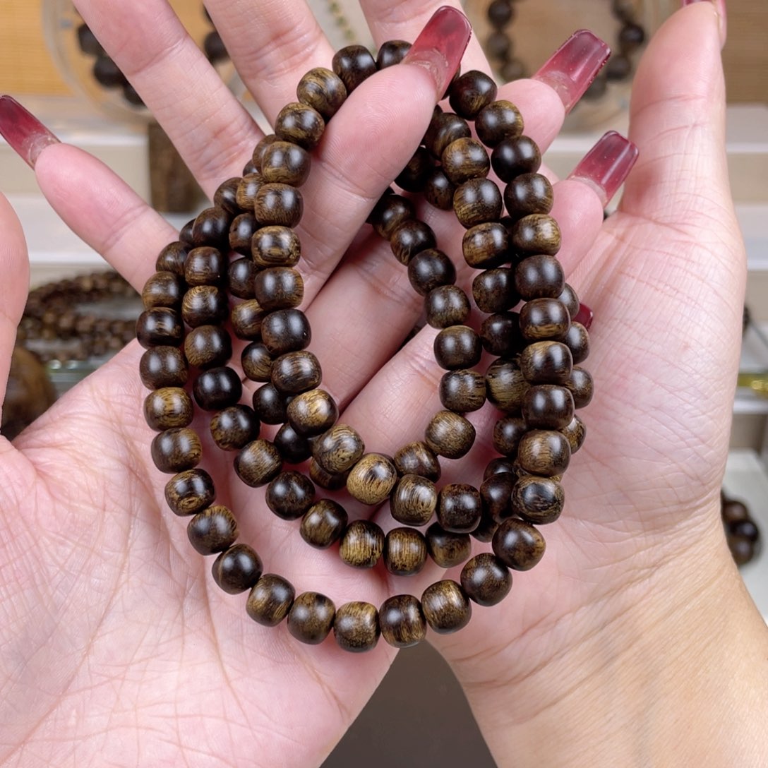沉香手串小***?越南沉香