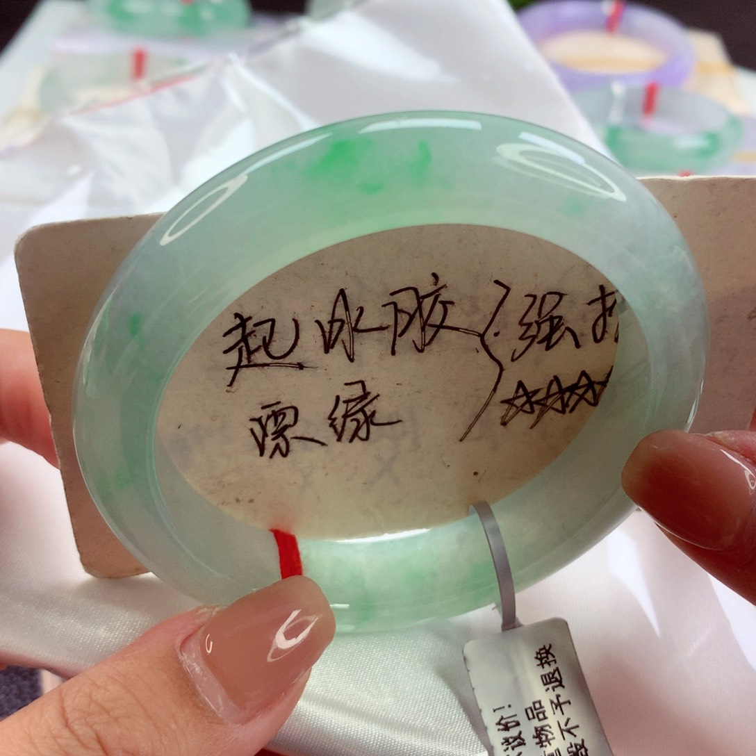 翡翠手镯未镶嵌师妹