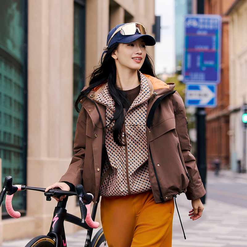 EP雅莹秋冬新款 工装风鹅绒服外套女连帽户外机能羽绒服Y112A