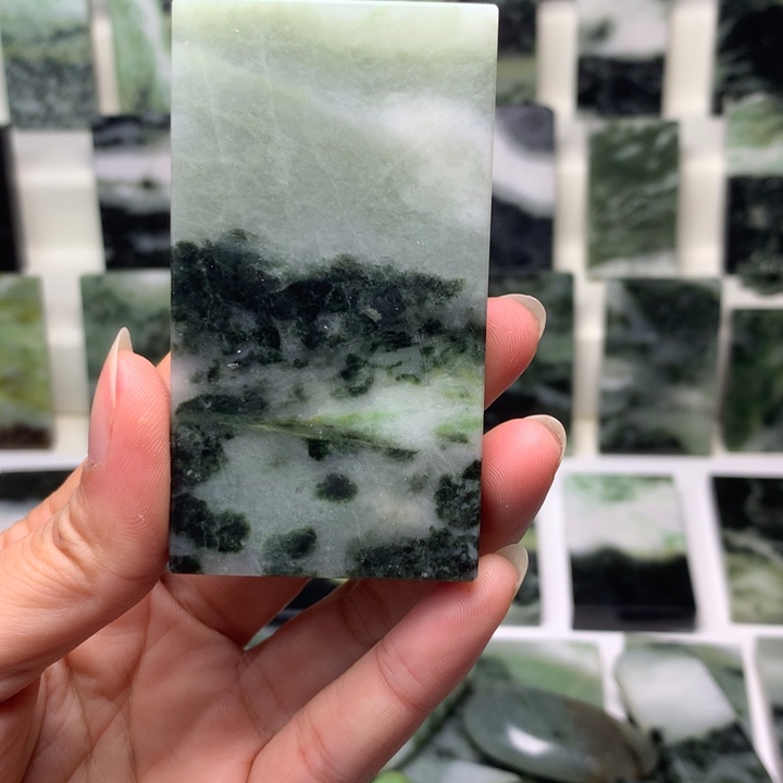 独山玉颈饰未镶嵌