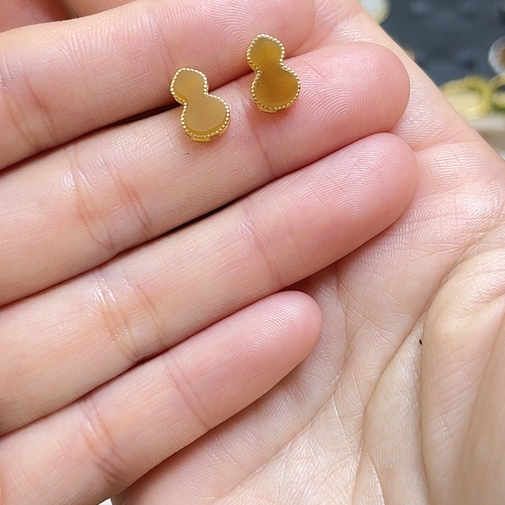 窝***圆和田玉银S925镶嵌耳饰