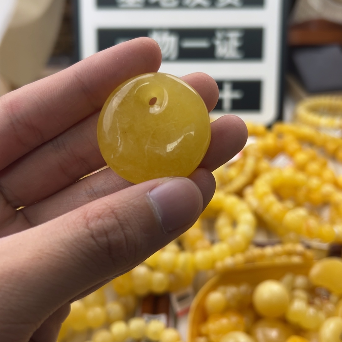 琥珀珠宝奇石未镶嵌