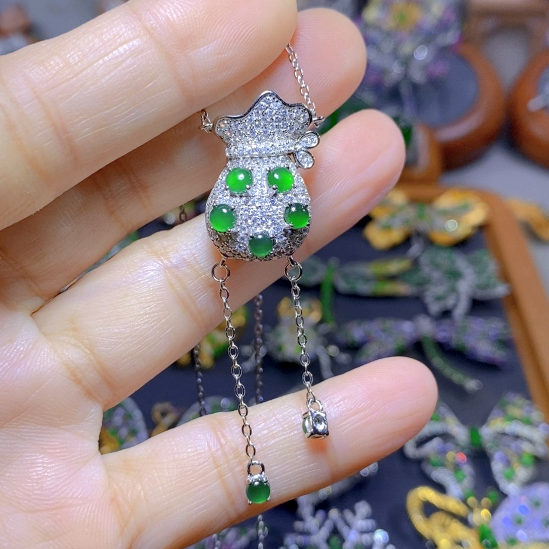 翡翠颈饰银S925镶嵌天然翡翠