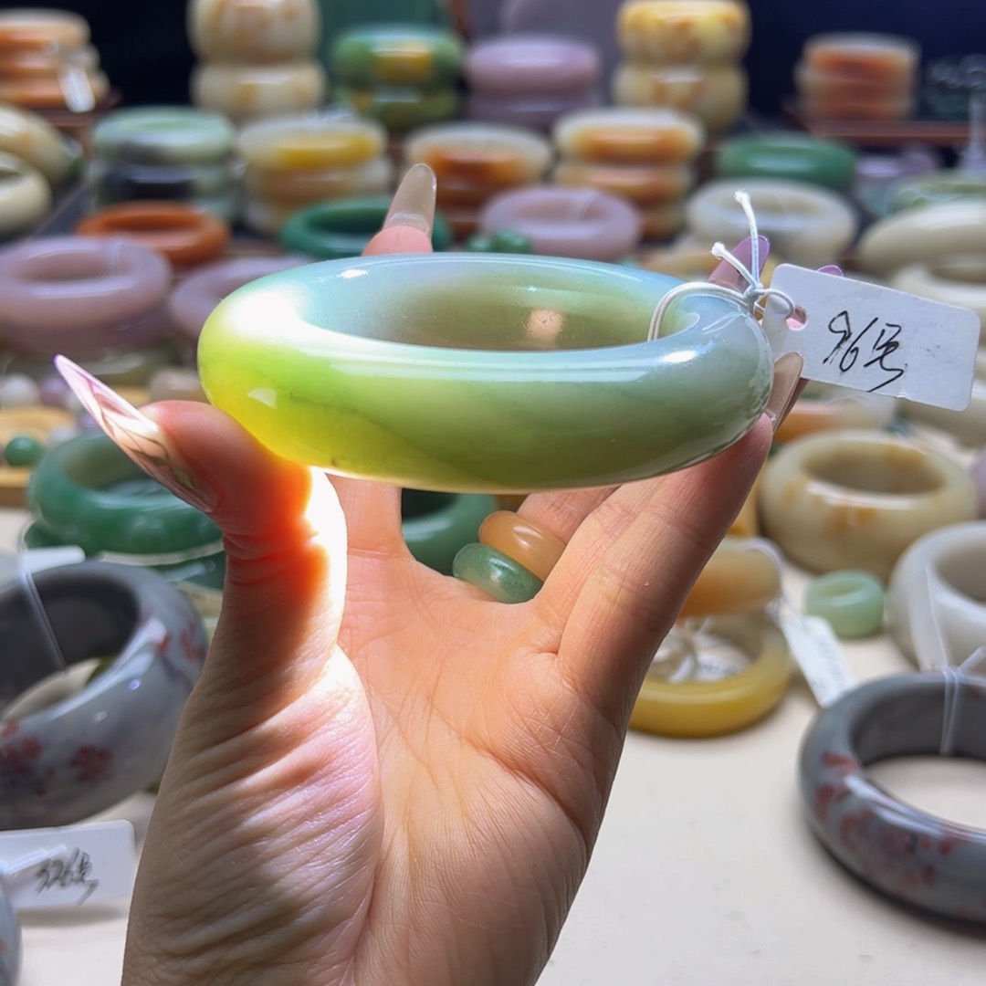 石英质玉手镯未镶嵌