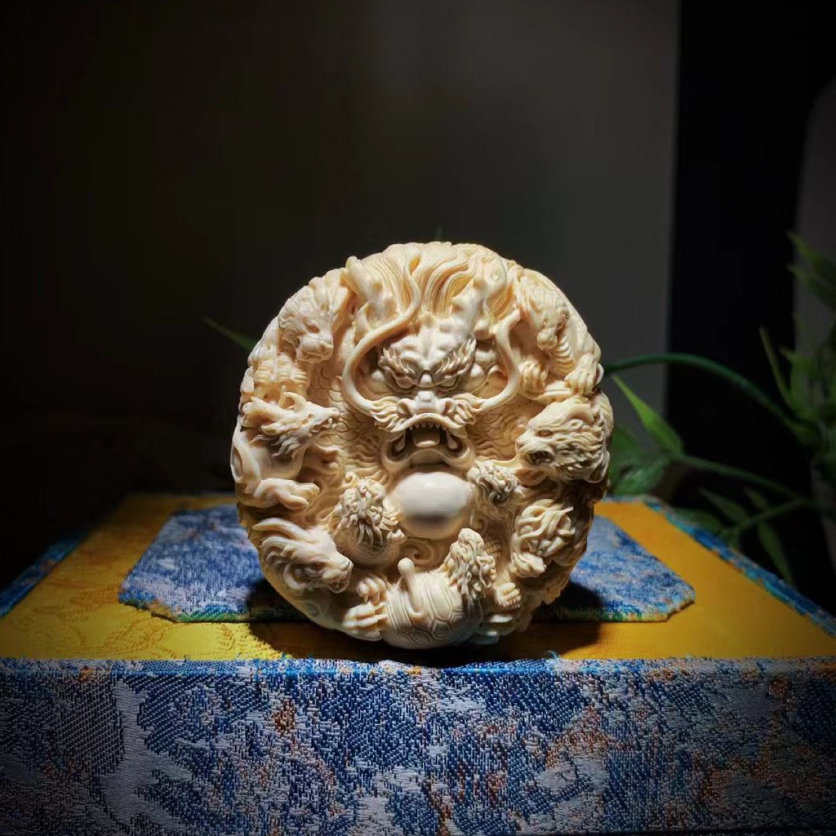 《龙生九子》猛犸象牙、雕刻囚牛、睚眦、嘲风、蒲牢、狻猊、赑屃、狴犴、