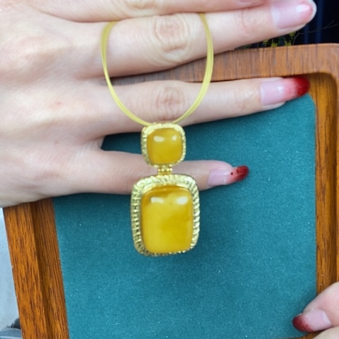 蜜蜡颈饰银S925镶嵌吊坠