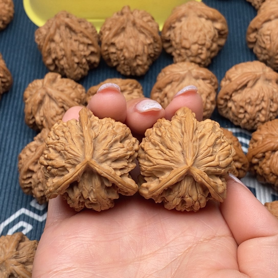 文玩核桃吊坠云**月三棱