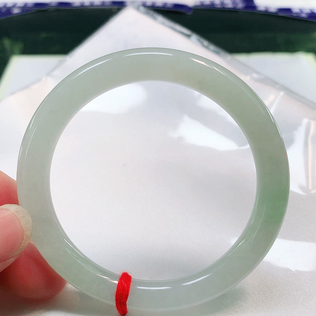 翡翠未镶嵌手镯（圆镯）31 号翡翠手镯