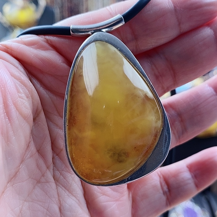 琥珀颈饰银S925镶嵌吊坠