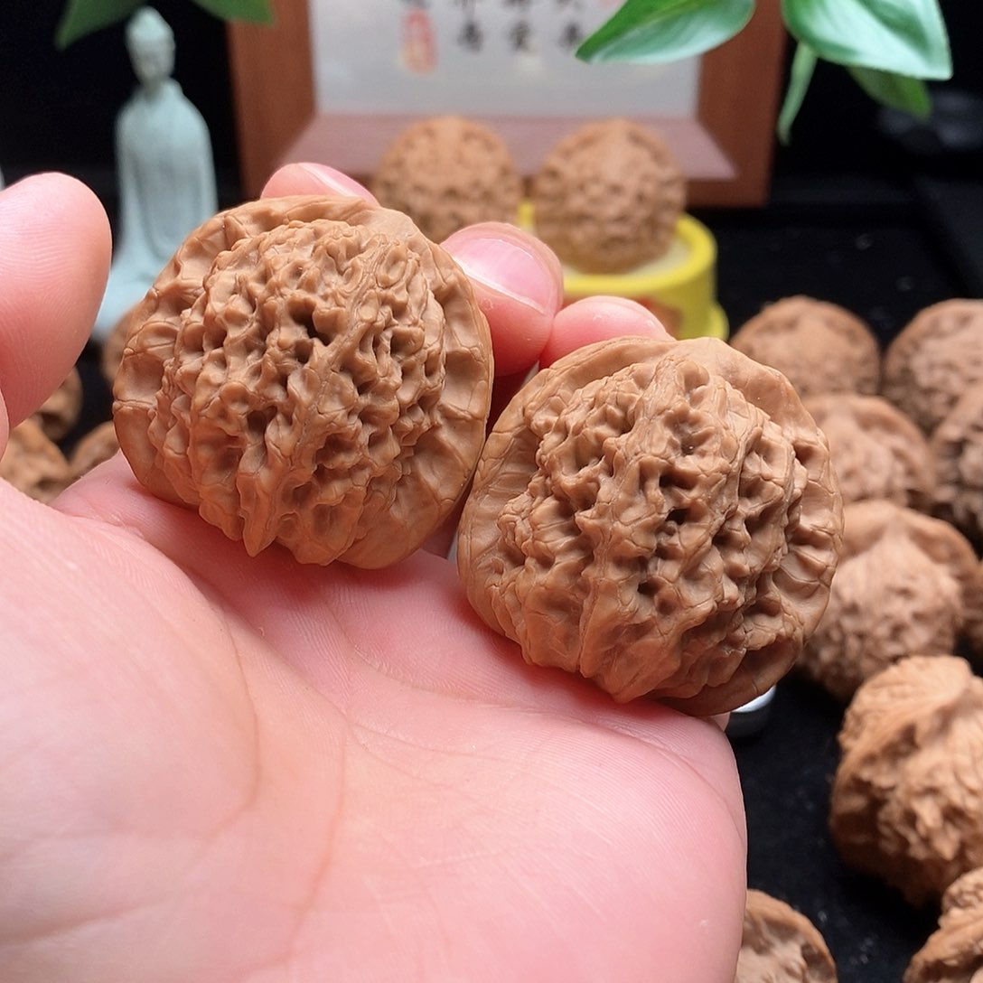 文玩核桃吊坠马老四矮桩41