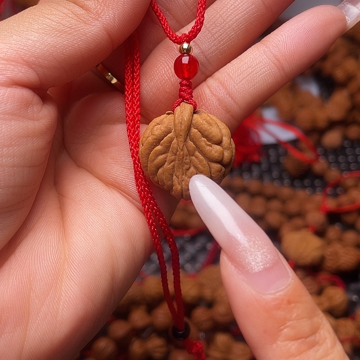 ****泽木质类龙纹桃枭挂件