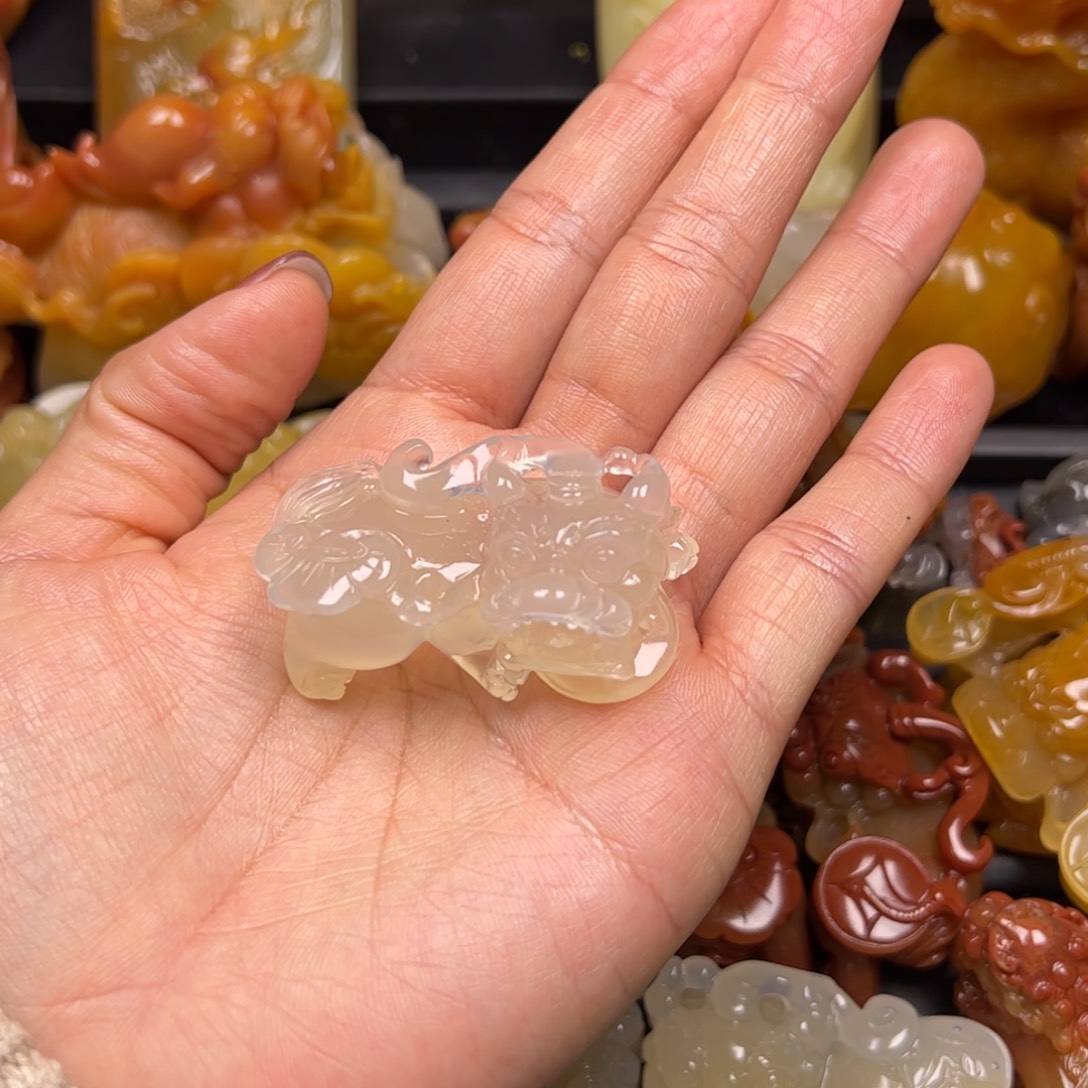 石英质玉（黄龙玉）未镶嵌颈饰