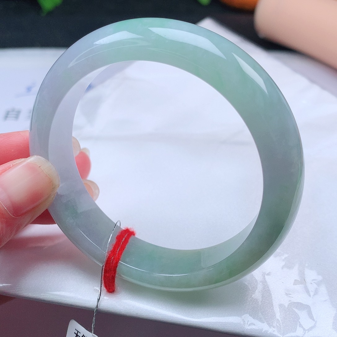 翡翠手镯未镶嵌55圈