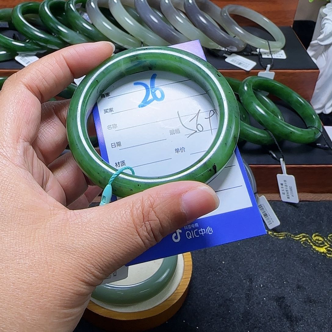 未镶嵌手镯和田玉虫**飞