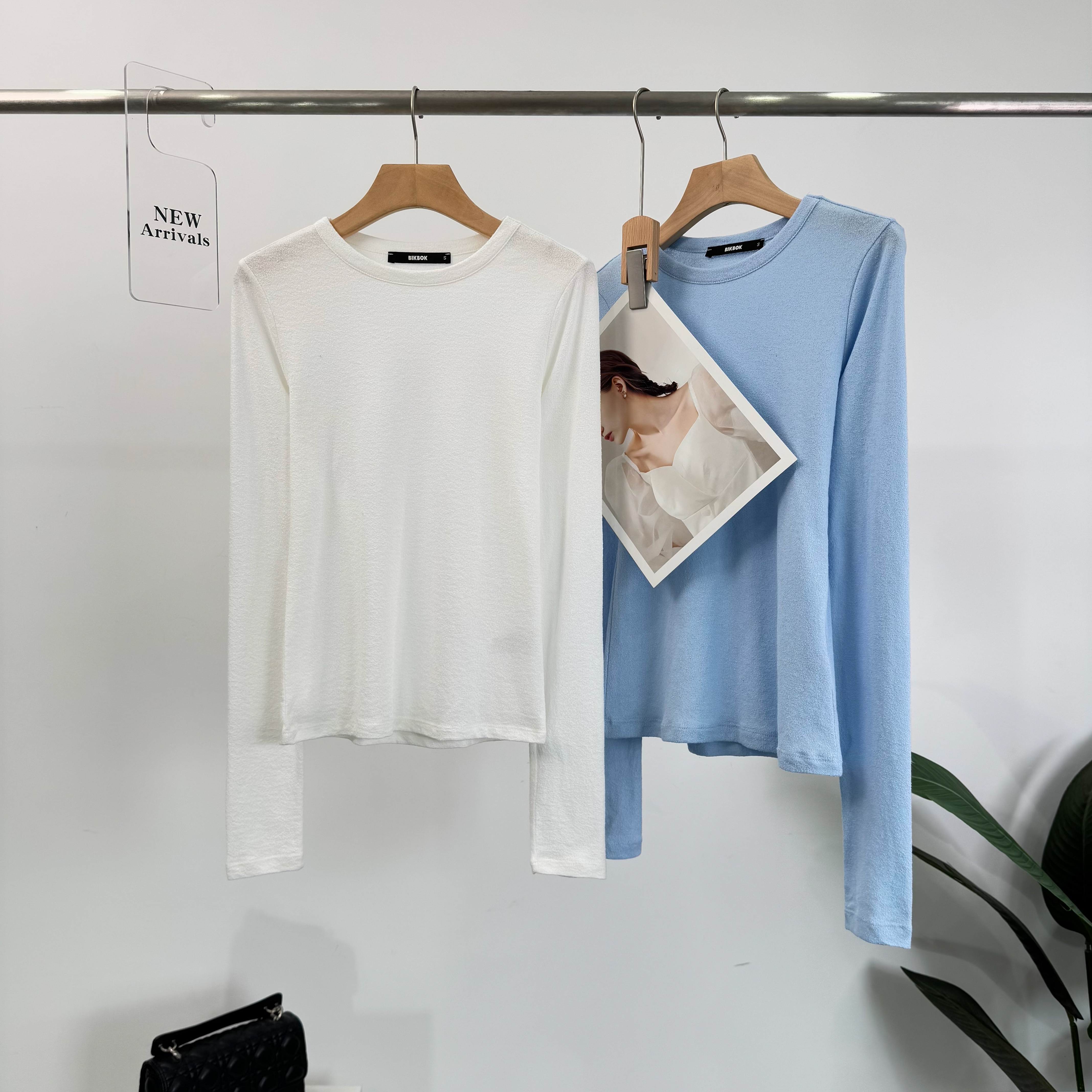 B651新款时尚纯色打底长袖圆领休闲修身T恤女士怀旧大码显瘦122Y