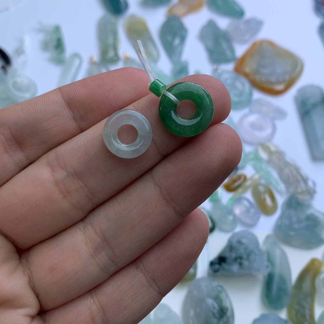 翡翠颈饰未镶嵌许**子天然翡翠A货