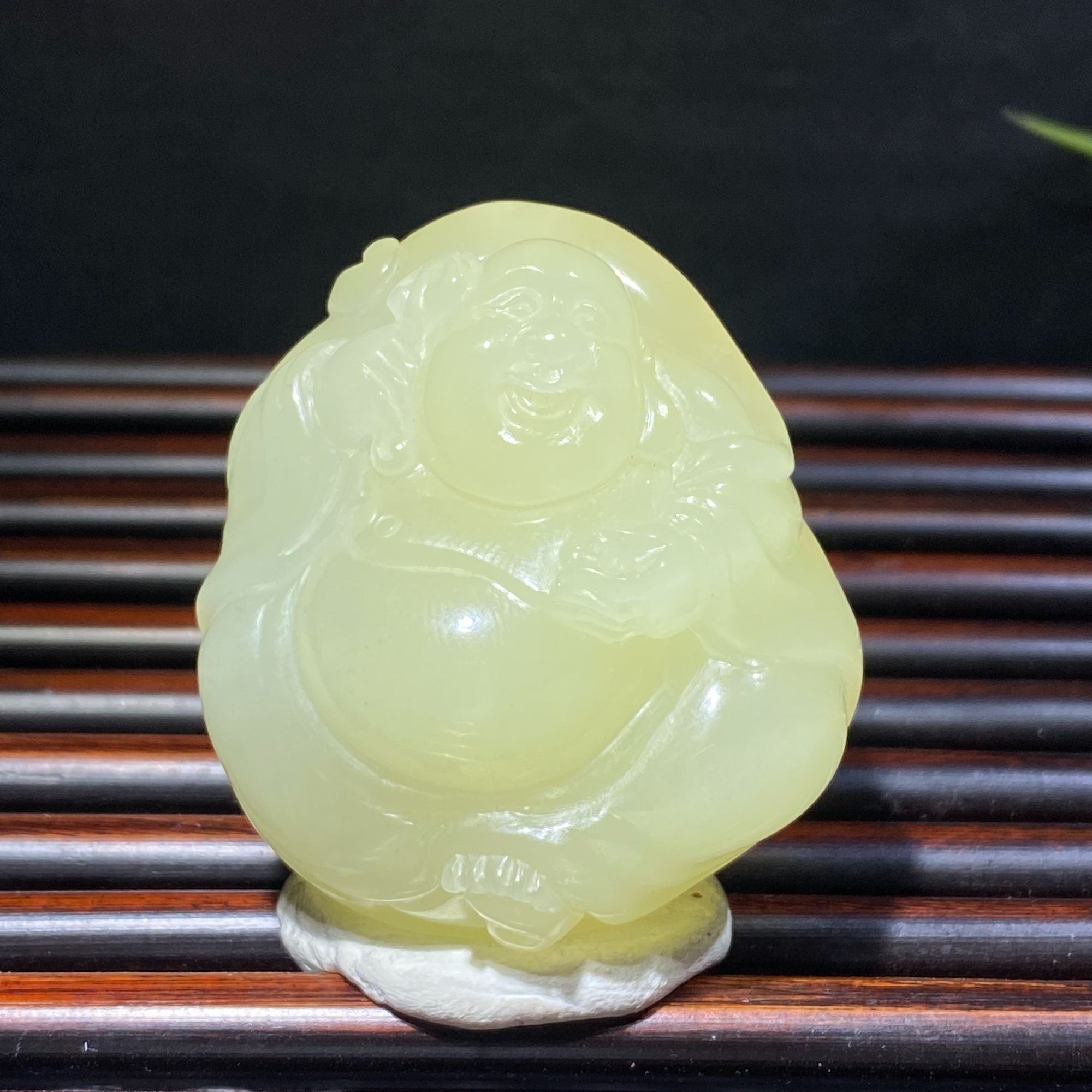 和田玉精品黄口笑面佛鸡油黄俏色