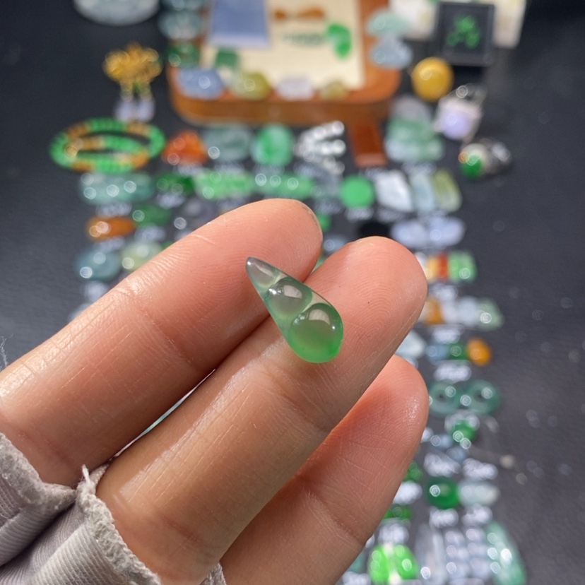【闪购商品】翡翠挂件未镶嵌豆子