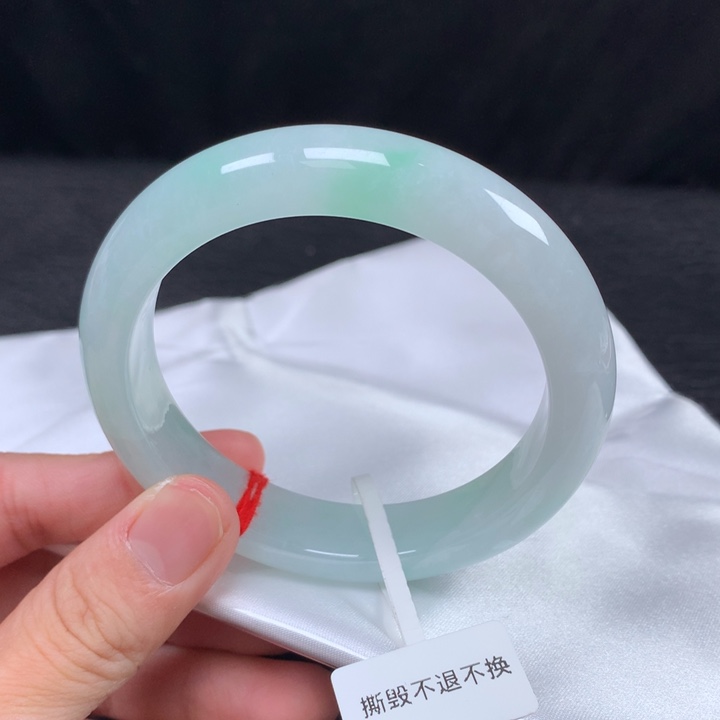 翡翠未镶嵌手镯   