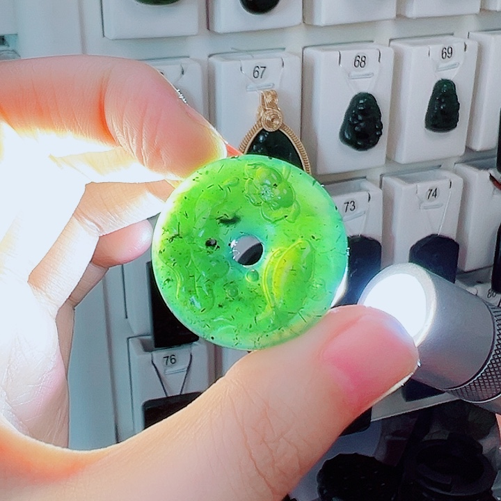 蛇纹石玉颈饰未镶嵌