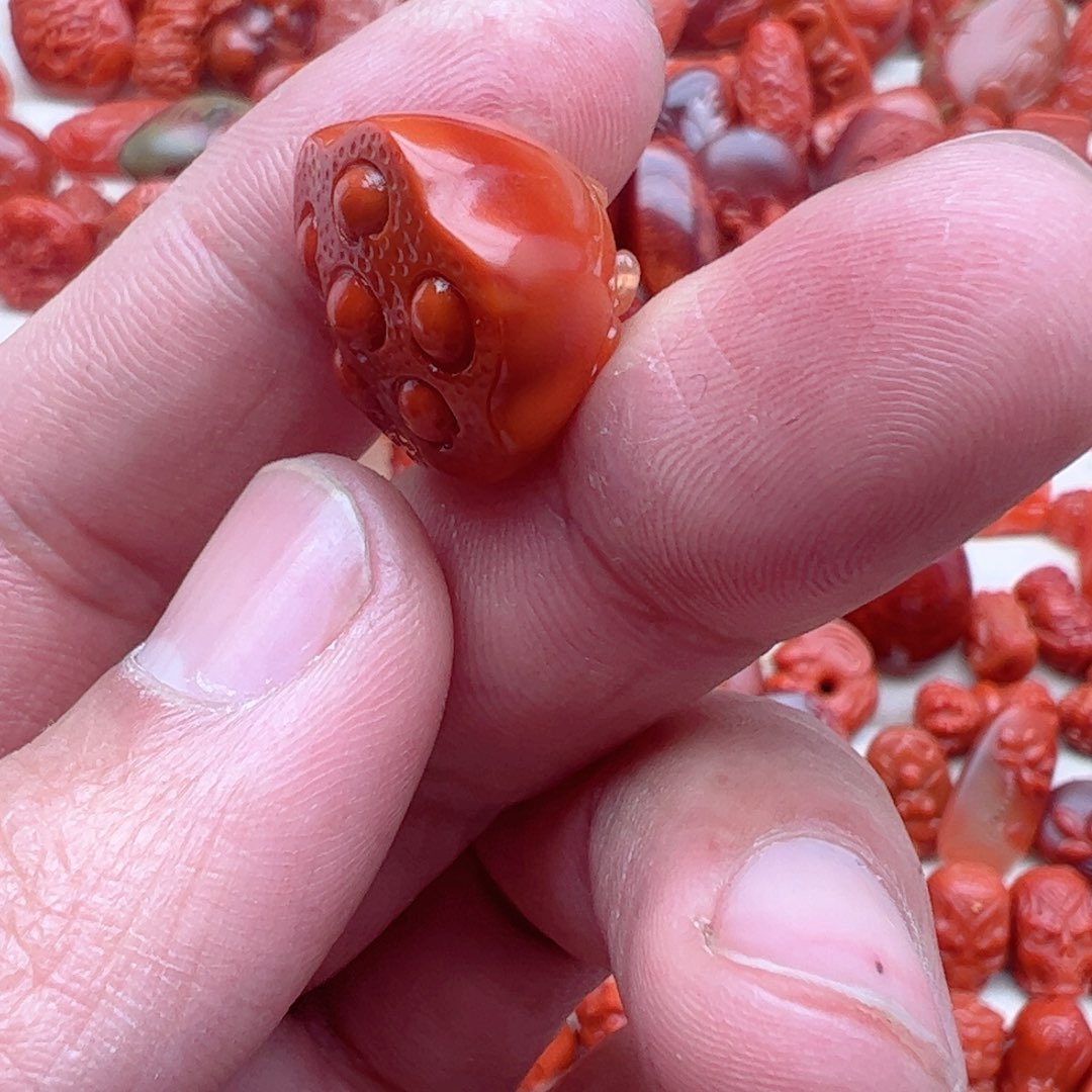 南红玛瑙配饰未镶嵌