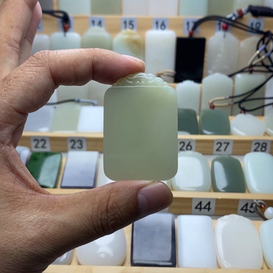 和田玉未镶嵌挂件