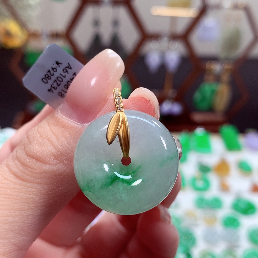 翡翠项链18K金镶嵌天然翡翠