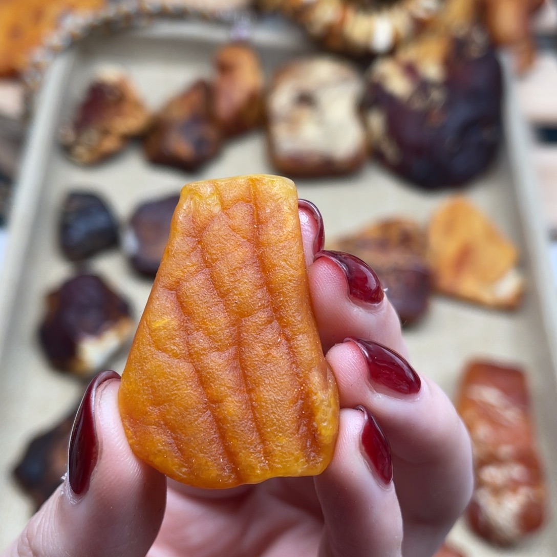 琥珀未镶嵌珠宝奇石