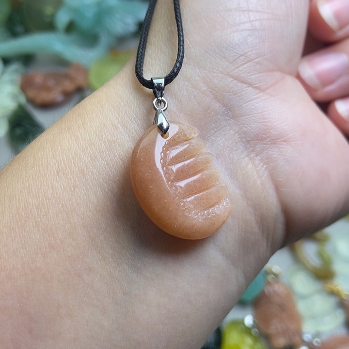 蛇纹石玉挂件未镶嵌