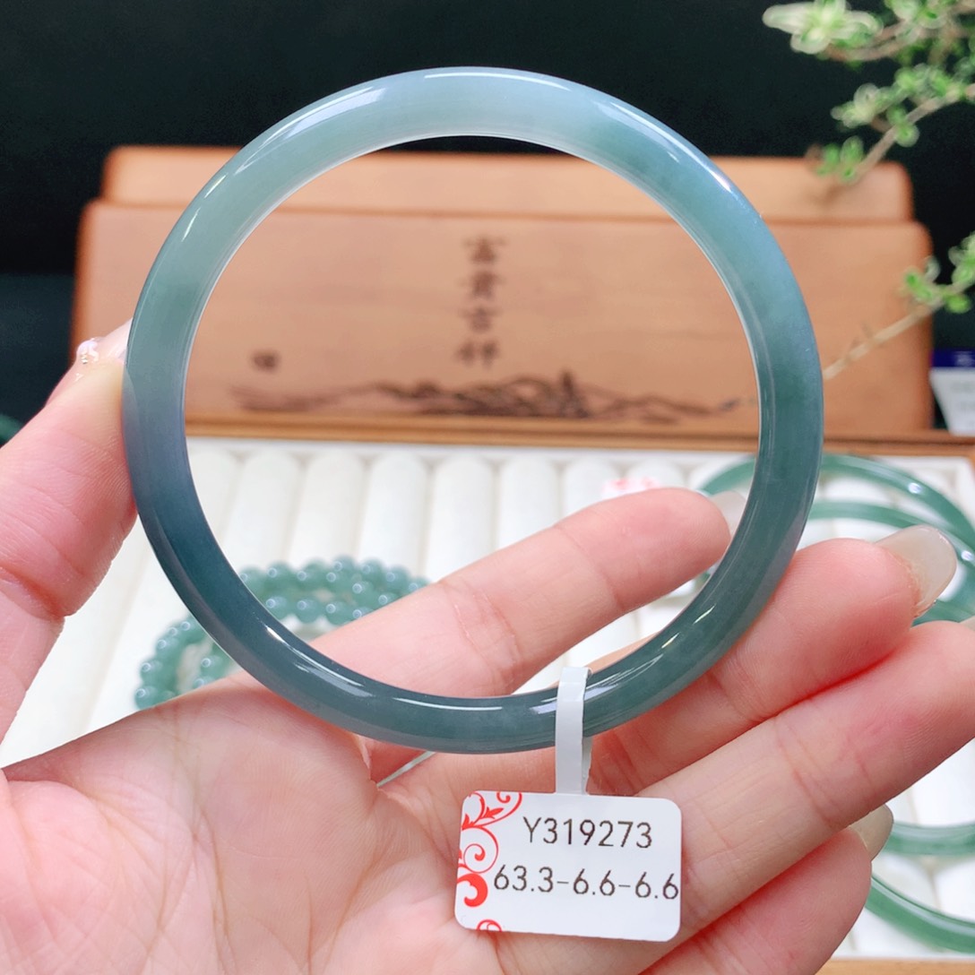 翡翠手镯未镶嵌天然