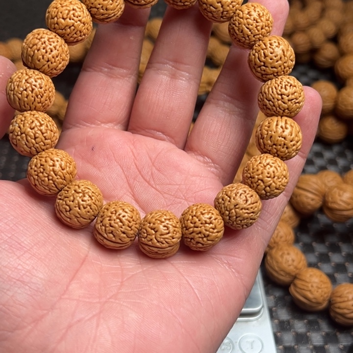 桃核手串╱****✨野生蚂蚁柳叶