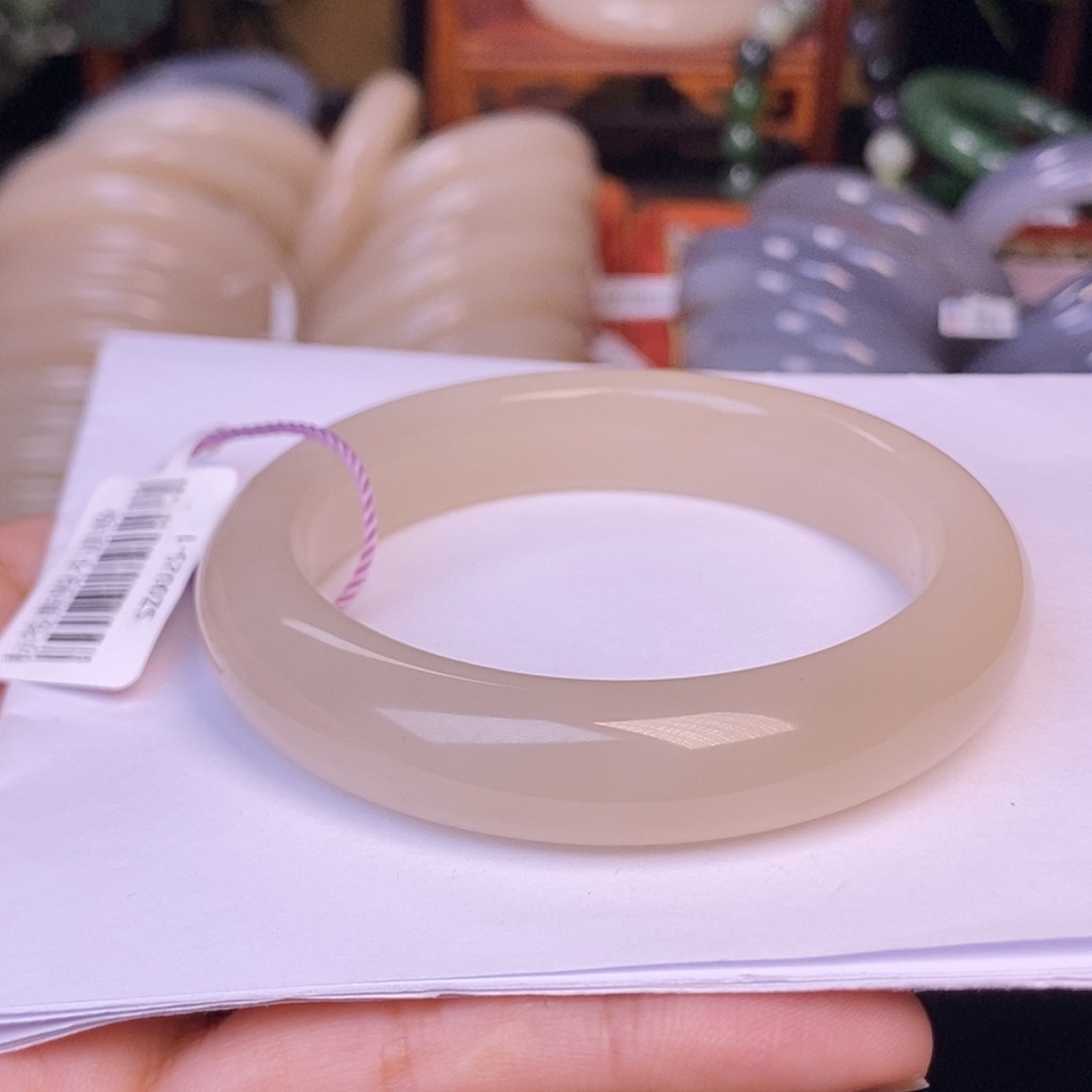 和田玉未镶嵌藕粉老料收藏手镯55.5圈