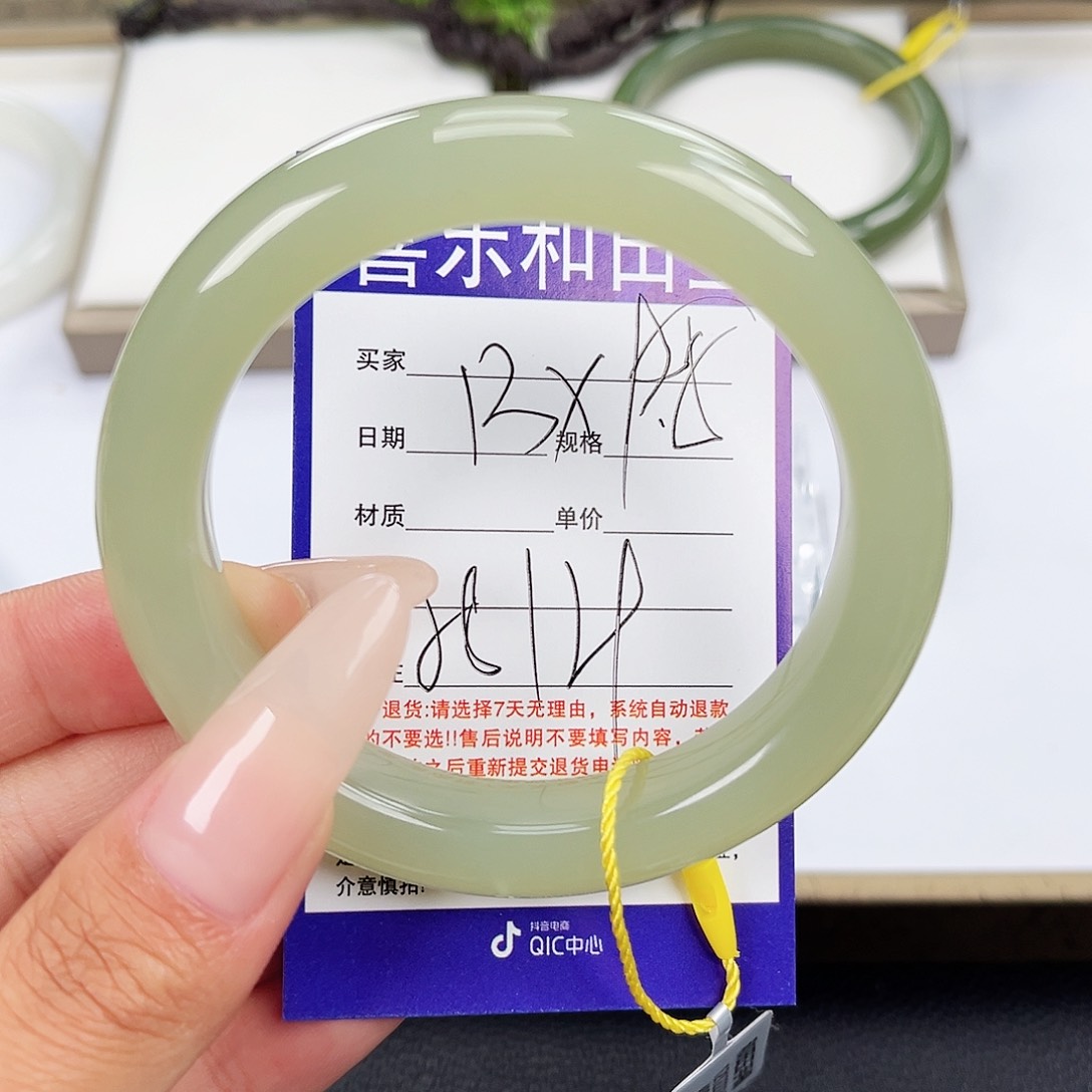 和田玉手镯未镶嵌