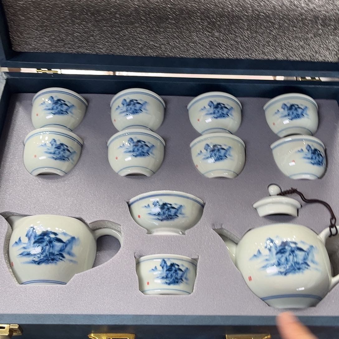 孤品茶具套装等。       