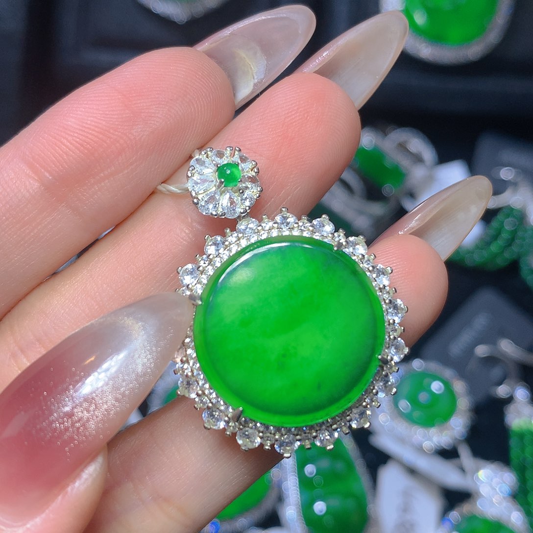 翡翠颈饰银S925镶嵌翡翠