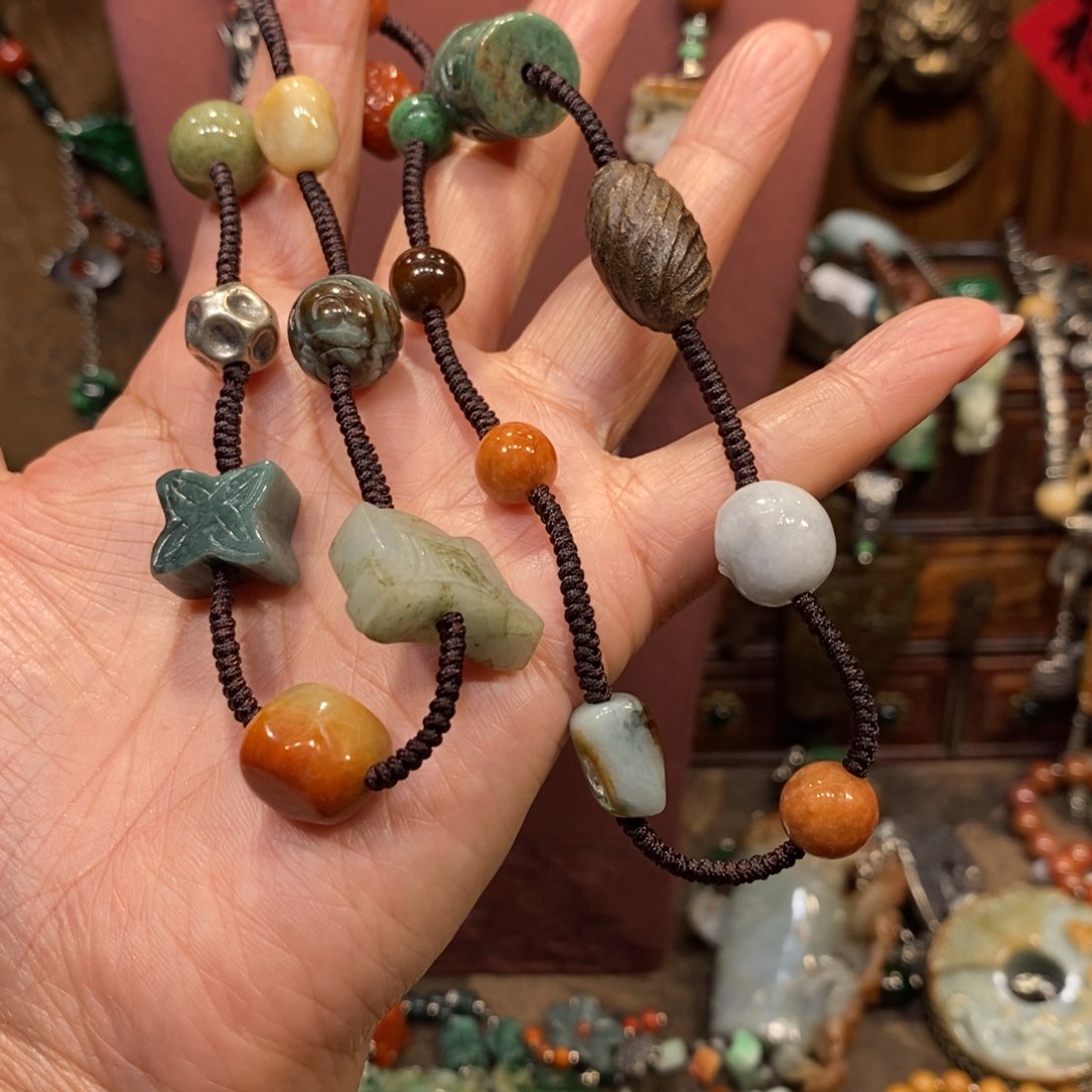 翡翠吊坠(赠链)未镶嵌